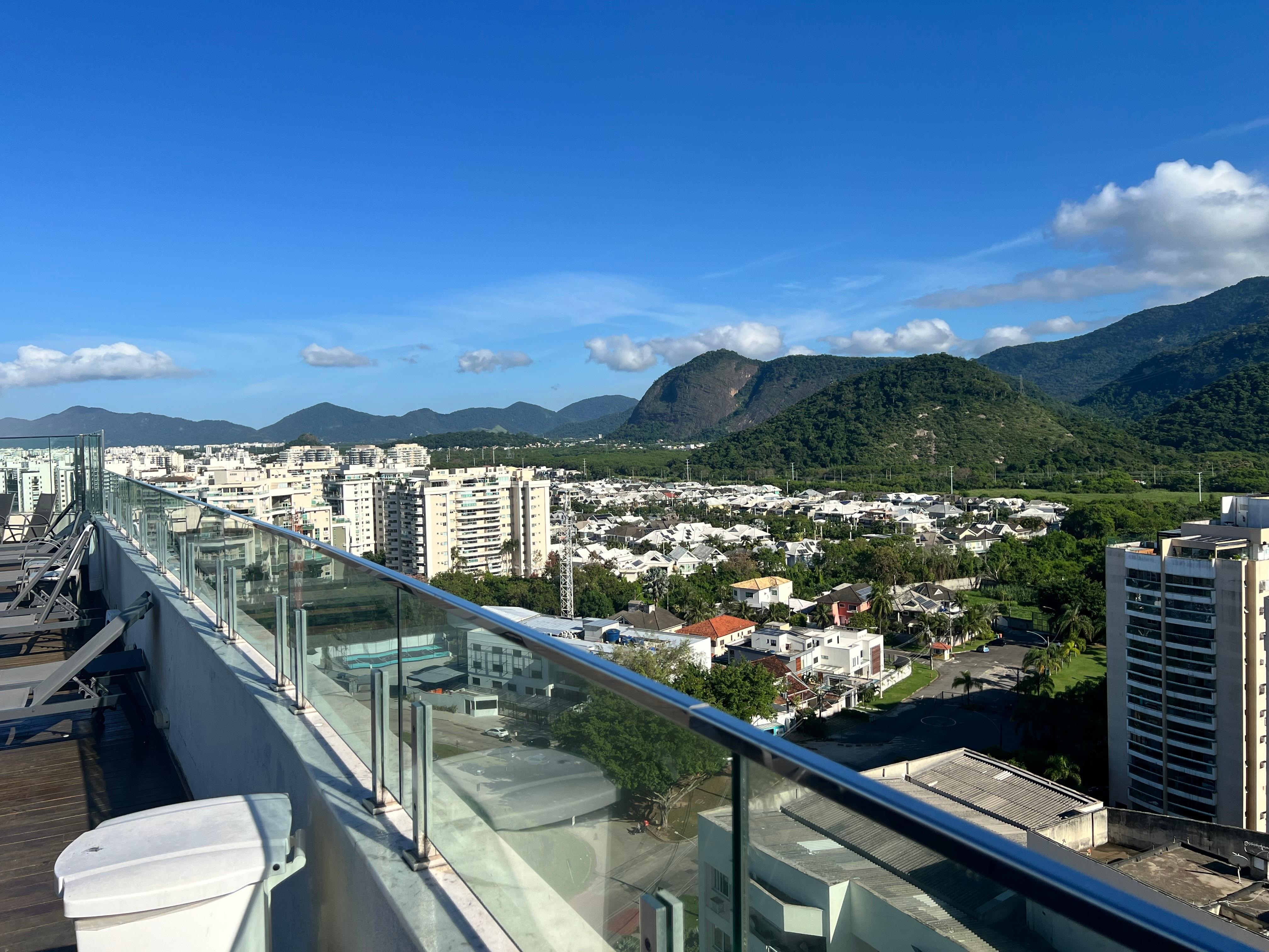 Foto feita no último andar, aonde estão o bar e a piscina.