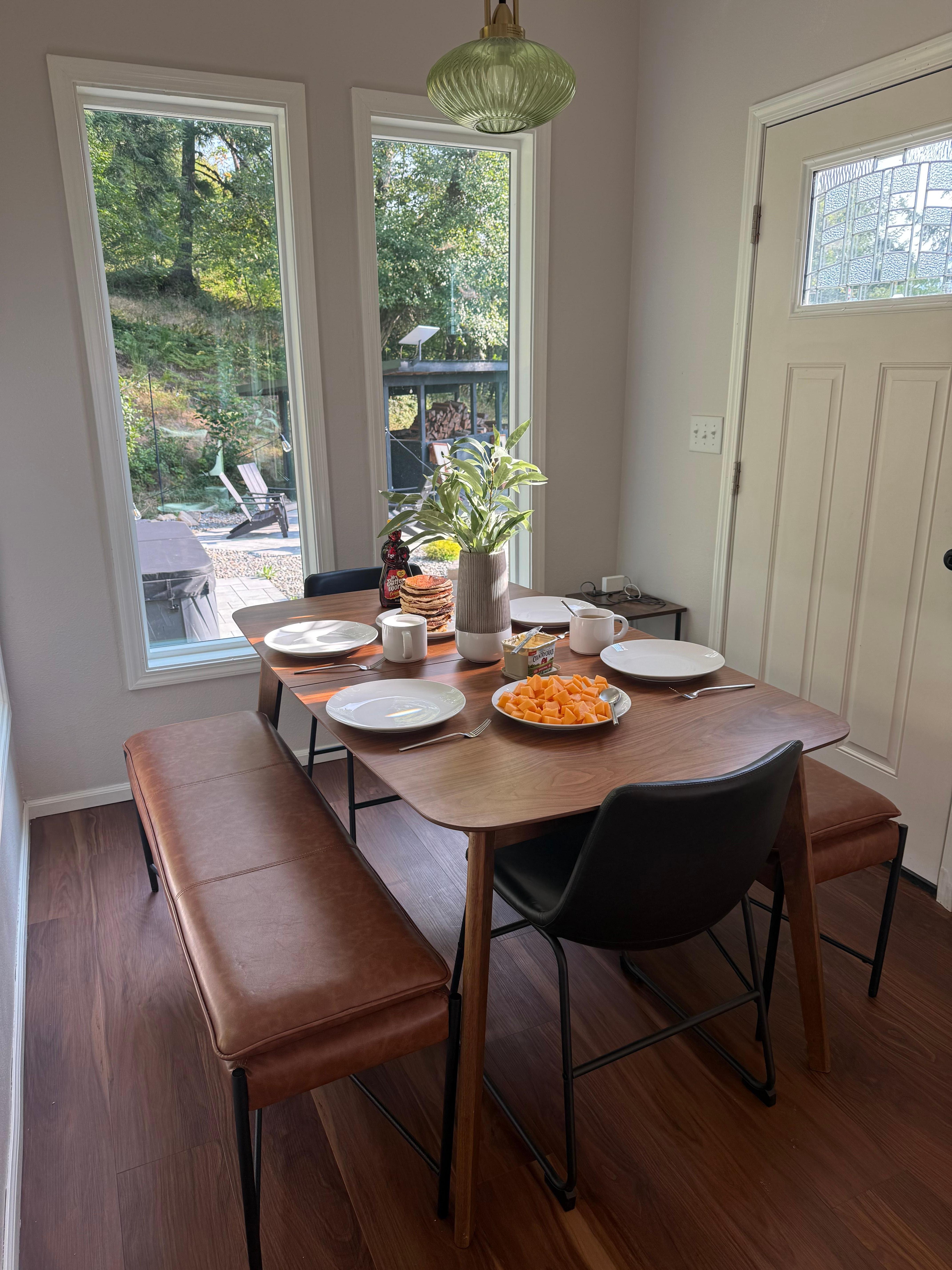 Breakfast before heading out on our hike! 