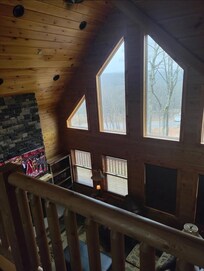 Loved the view from second floor. We are watching the Thanksgiving parade in rooms below đ