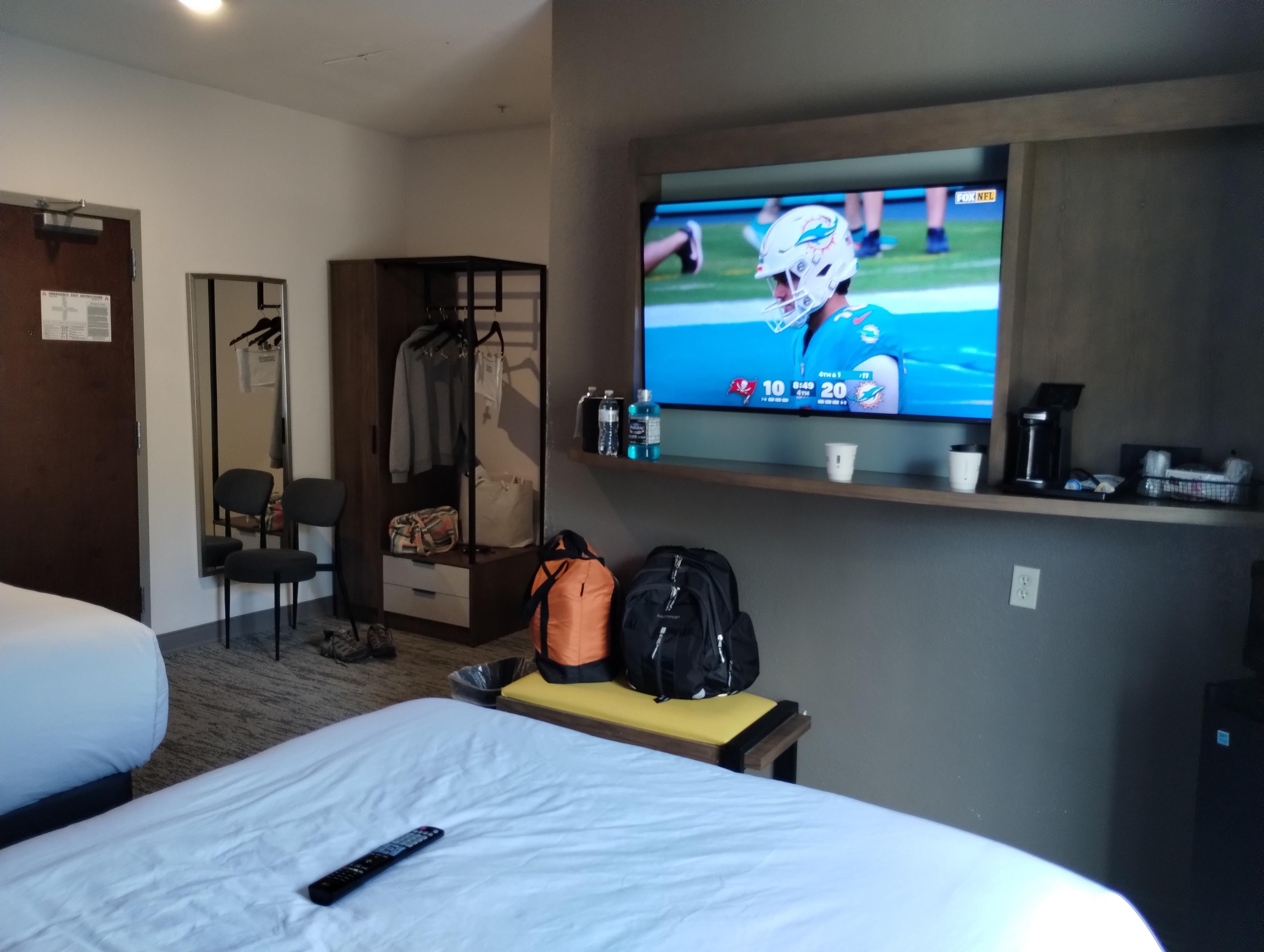 The room was small, but had what we needed and Great price!!!