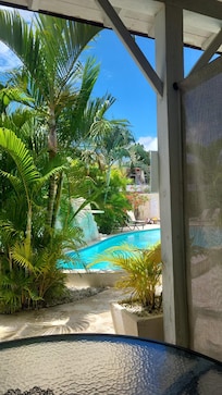 Photos prisent de la terrasse.