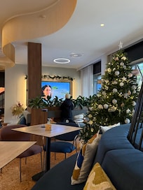 Lobby do hotel Mercure Bologna.