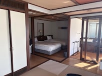 和洋室
洋室セミダブルベッド2台