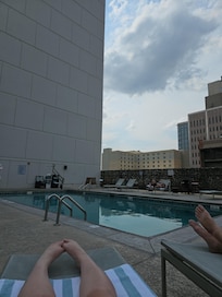 Rooftop pool, no feet for free