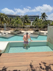Crystal clear pools! Recommend the plunge pool swim ups.