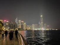 毎日!午後8時から始まる光と音楽とビル群の共演。