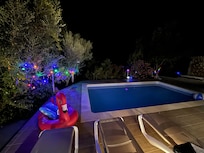 Pool im dunkeln