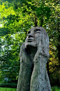 Park mit Skulpturen