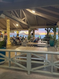 Barefoot cafe- less than 10 minute walk