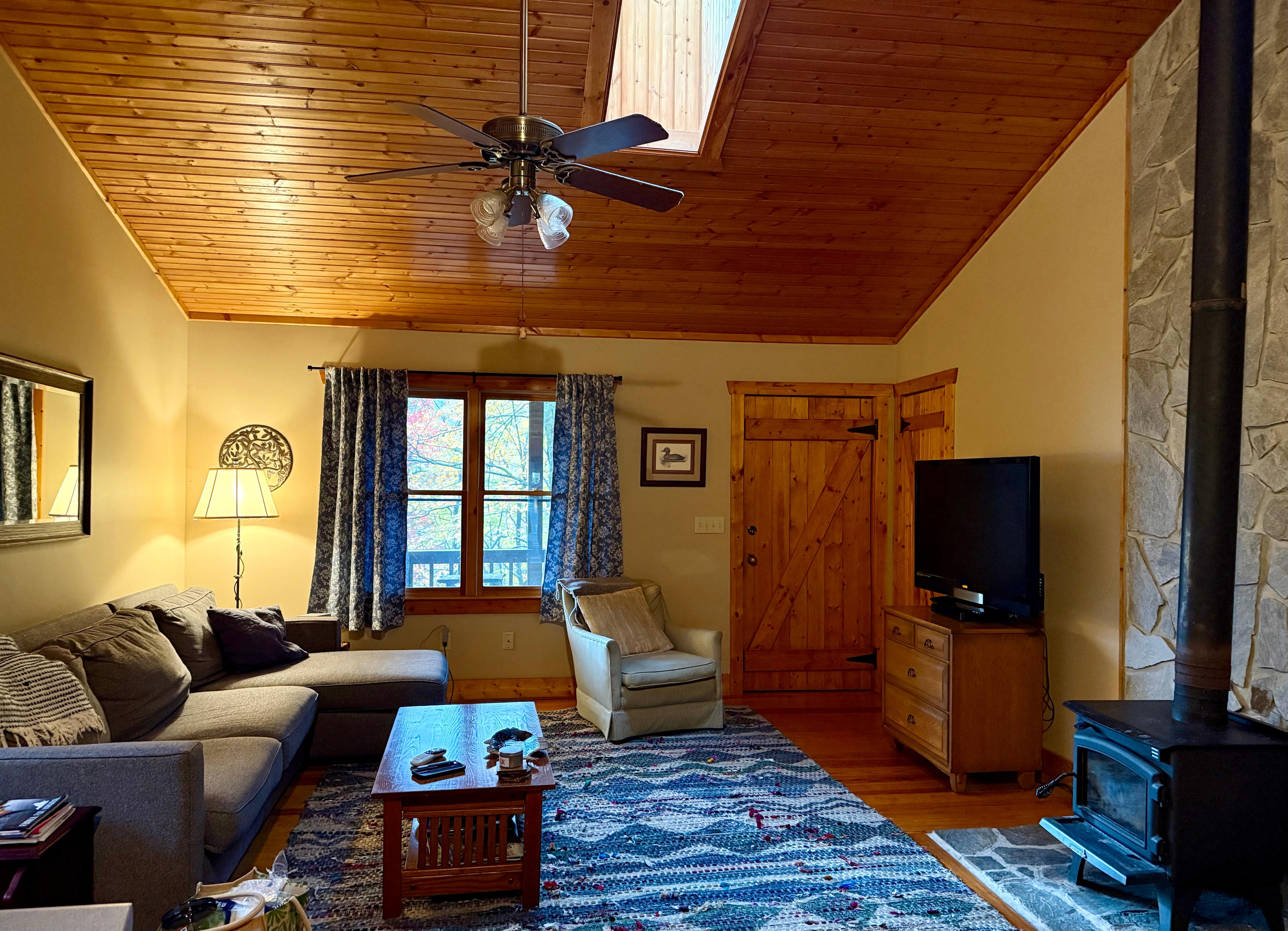 Such a comfortable living room.