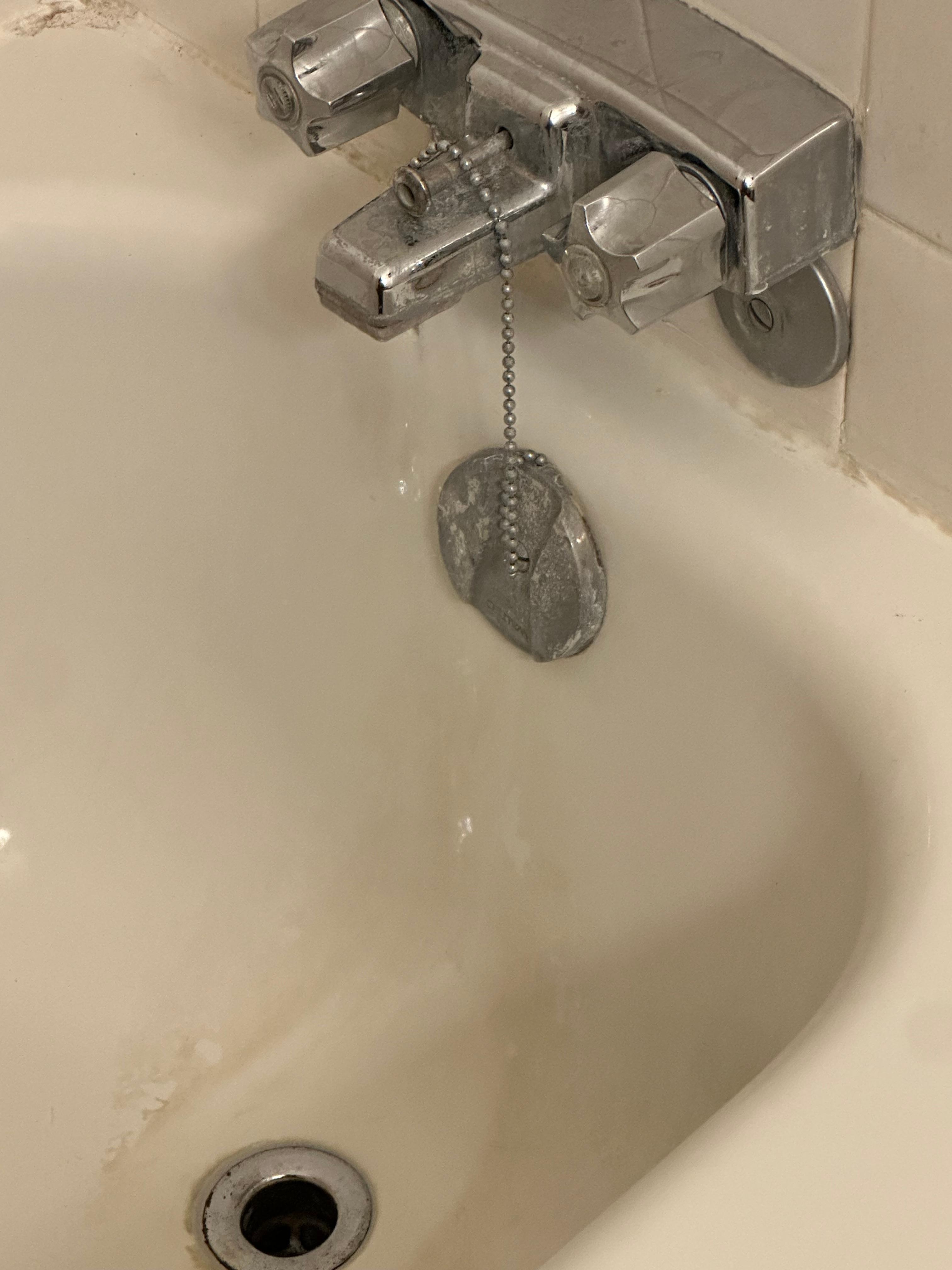Tub with constant running water