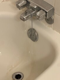 Tub with constant running water