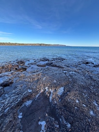 Beautiful Lake Superior shoreline
The view just down from the cabin — crisp air, gentle waves, and pure peace.