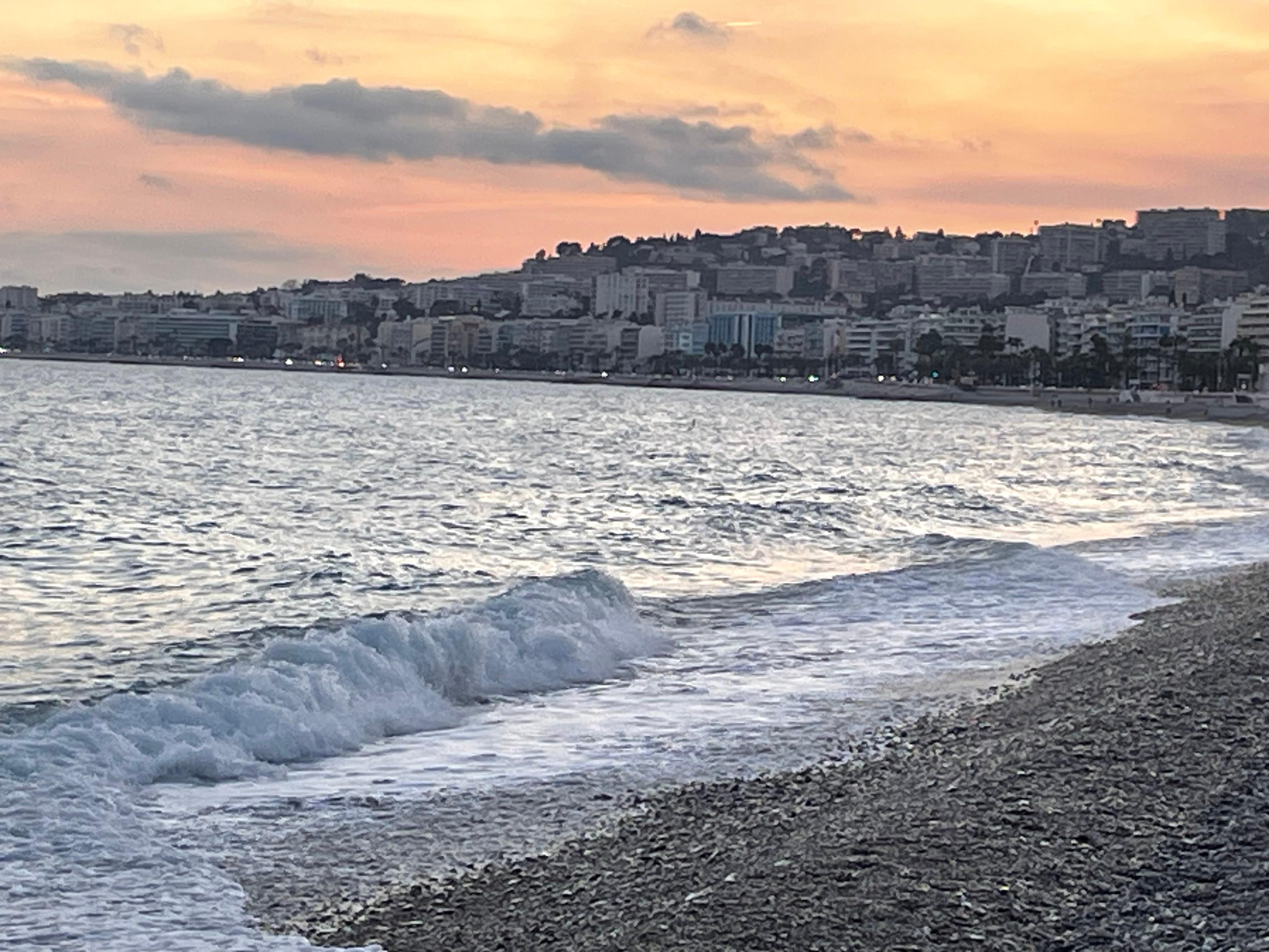 The ocean by Promenade Anglais!