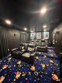 Exactly as pictured in listing.