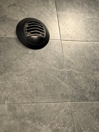 Sempre nel bagno che deve essere la zona più pulita presa di aspirazione con 2/3 cm di polvere
