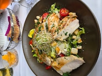 Salat in der Poolbar