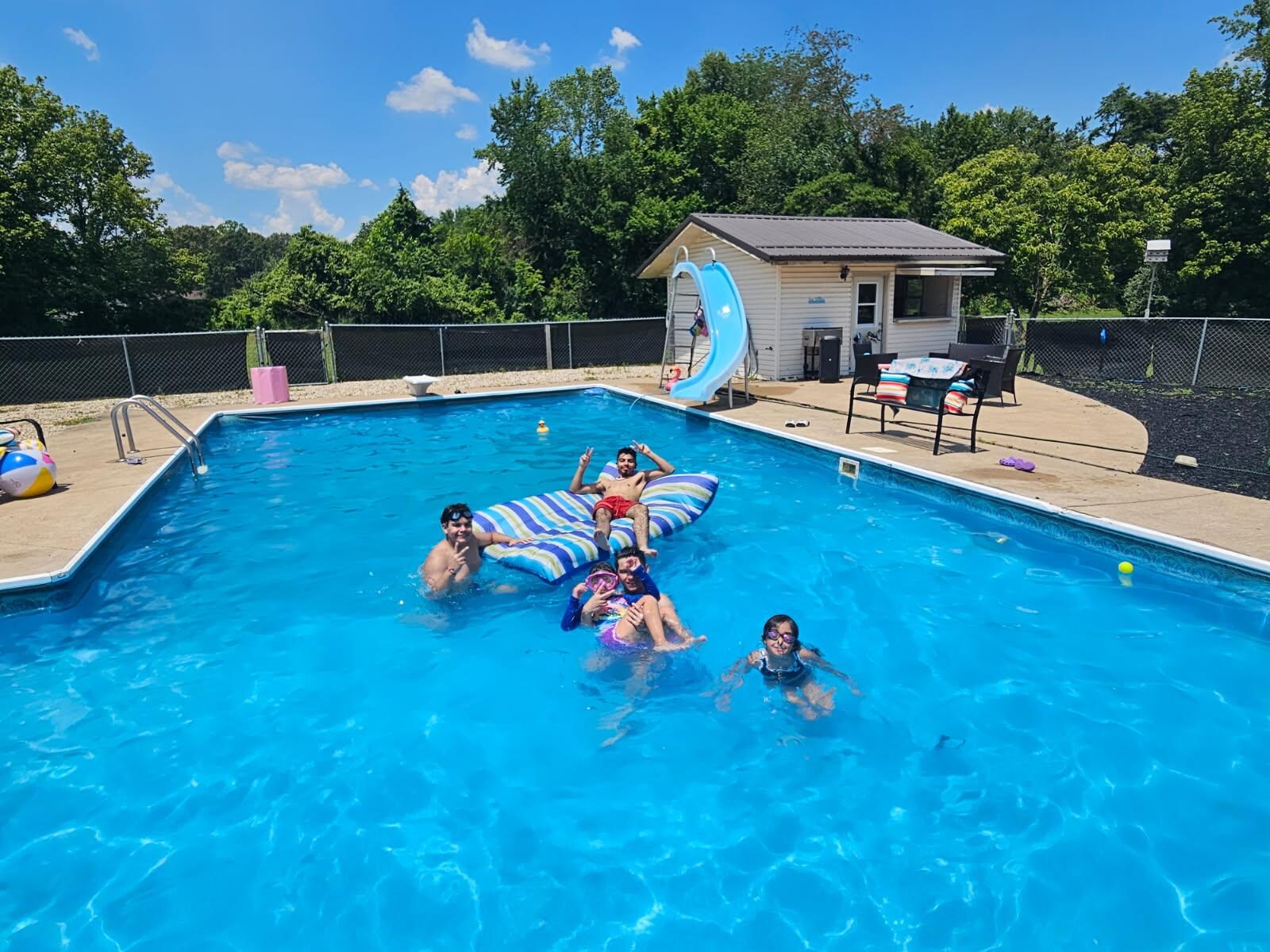 Kids enjoying the Pool to the max! 