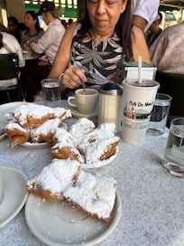 Cafe Du Monde - beignets
