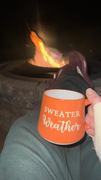 Great fireplace, lots of cocoa provided!❤️