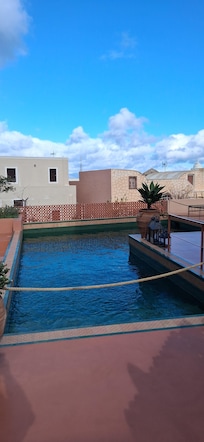 Poolen på innergården. Kall på vintern