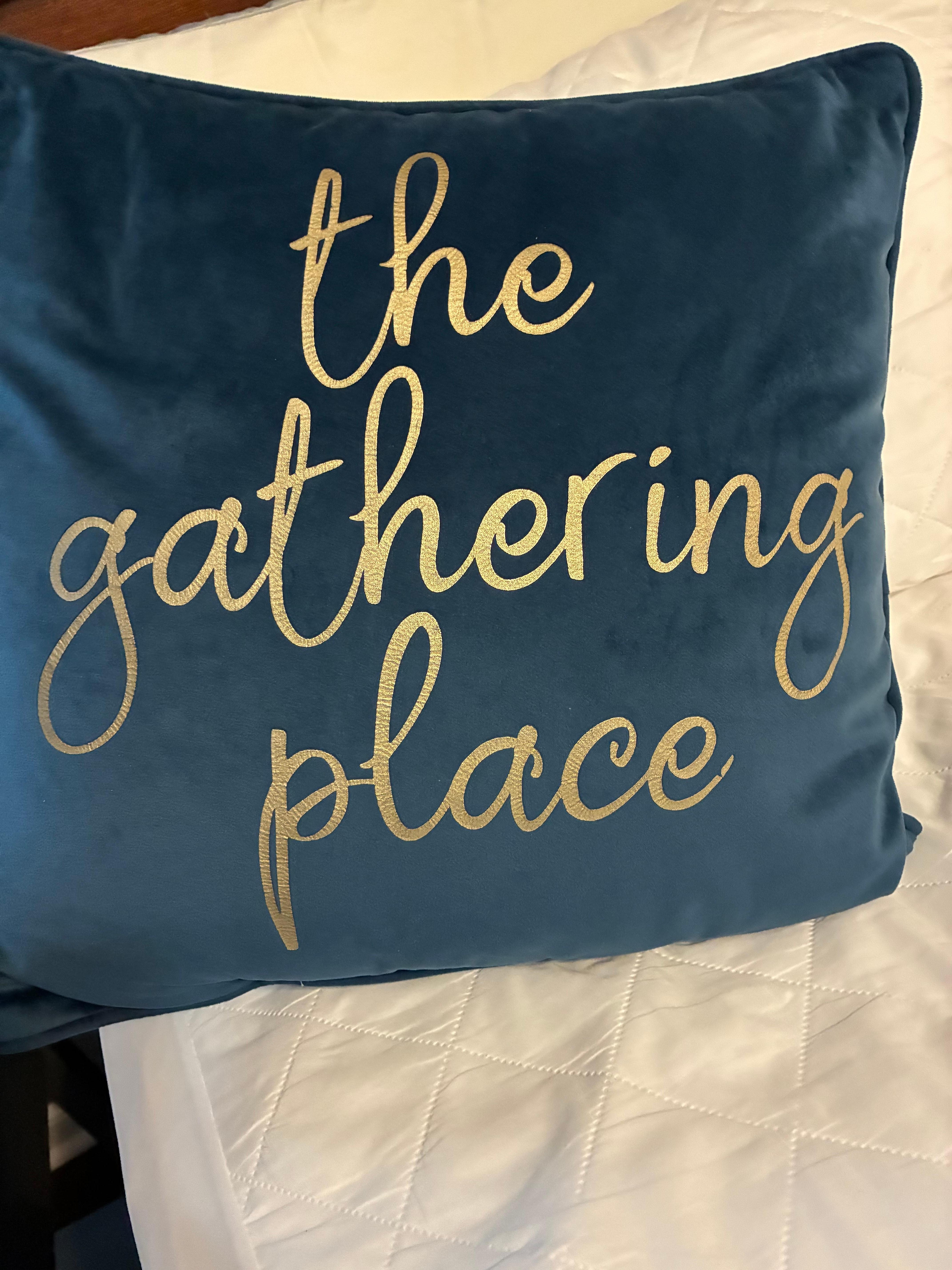 Pillow to accent the bes