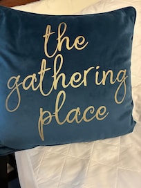 Pillow to accent the bes