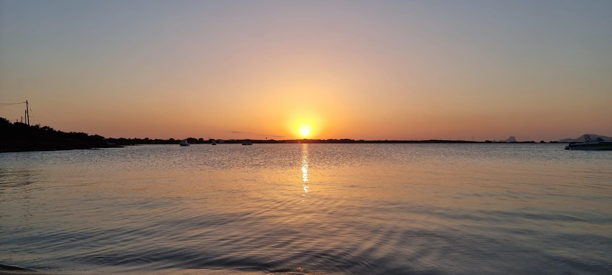 Sunset sur la plage devant l'hôtel 