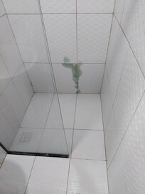 Entrada box muito pequena.. obesa nao entra