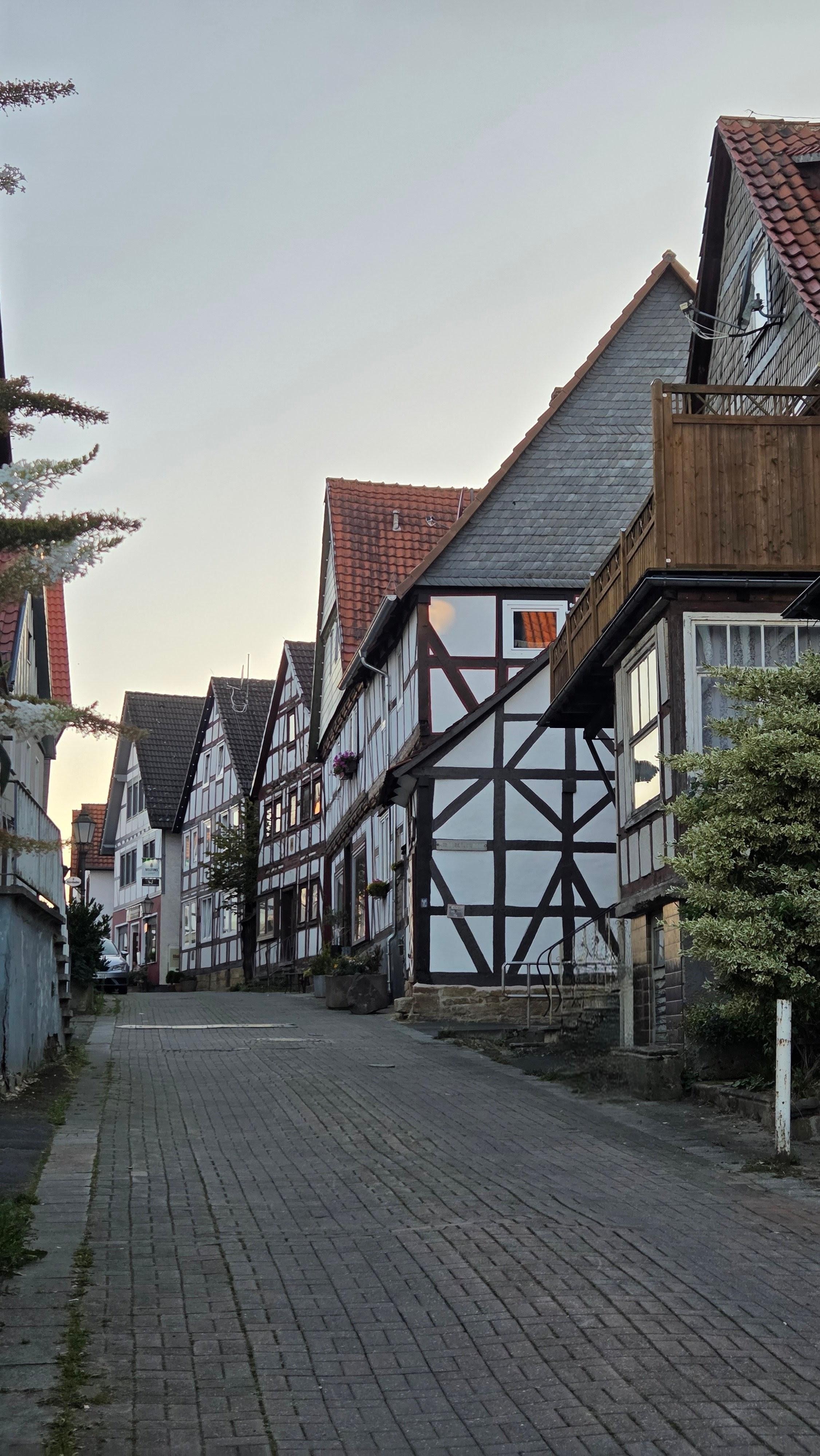 Schöne alte Häuser und schöne Wege zum spazieren gehen, auch Schloss Waldeck ist nur ein paar Minuten zu Fuß weg!