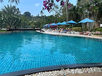 Huge pool with 3 waterslides