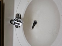 Sink assembly not in place