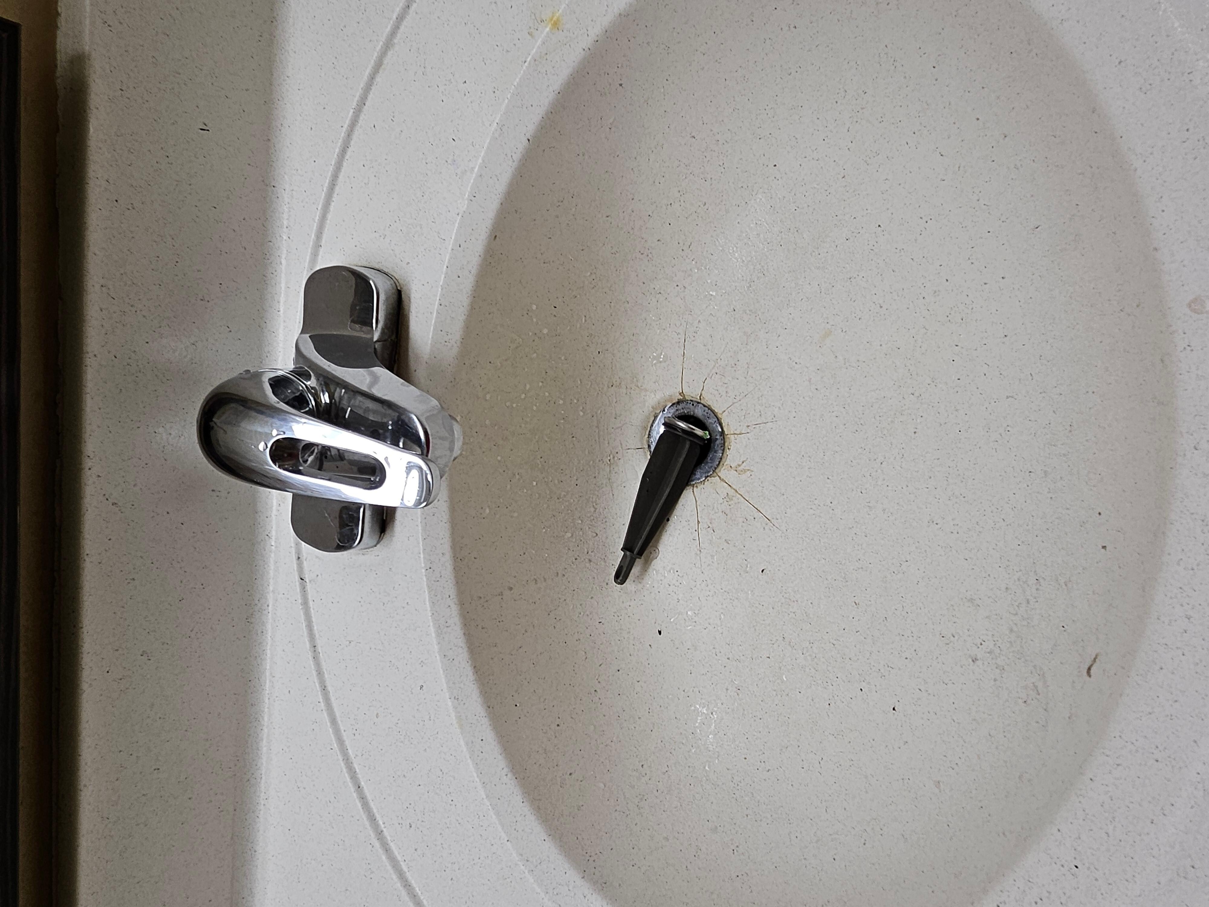 Sink assembly not in place 