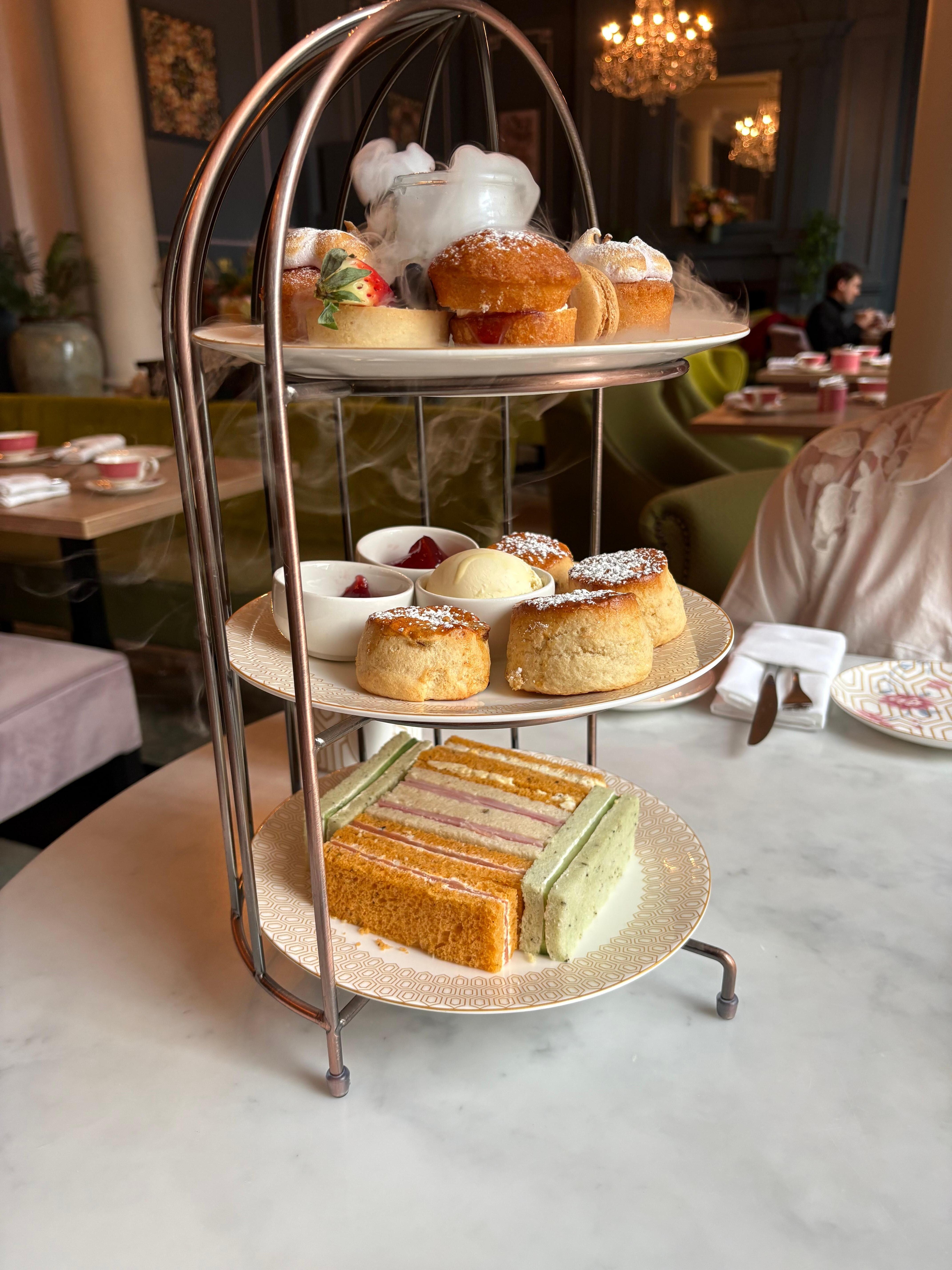 Afternoon tea, hos Mohammed, super hyggeligt.