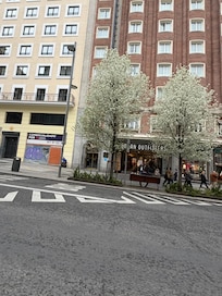 Small entrance but plenty of room inside de place. Beautiful decor.