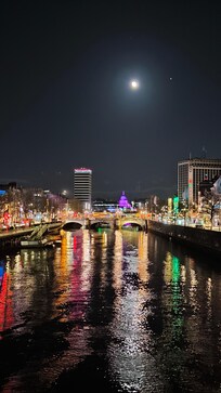 A' Penny bridge sur le Liffey
