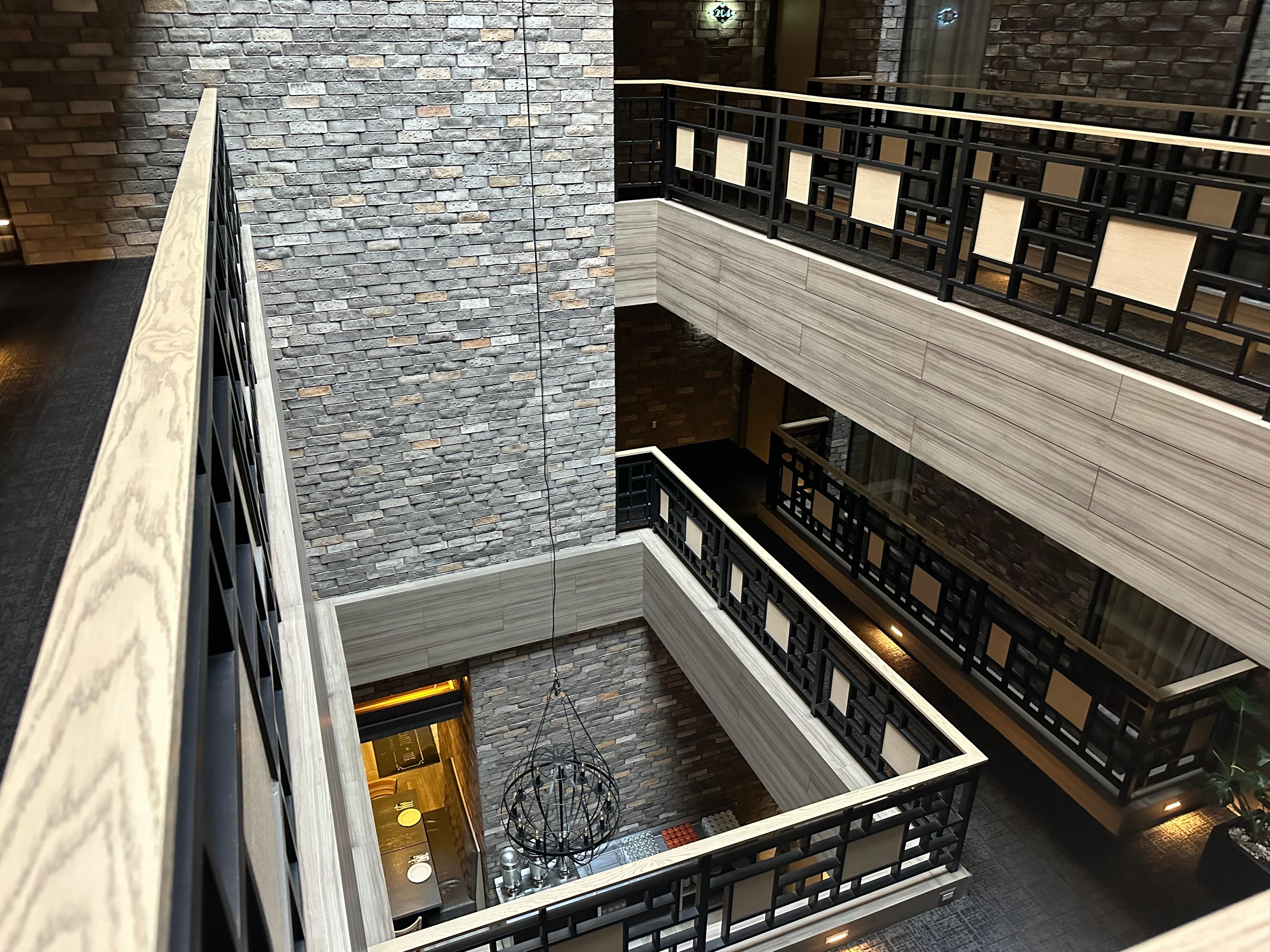 共用エリアが吹き抜けになっており、雰囲気が良いです。