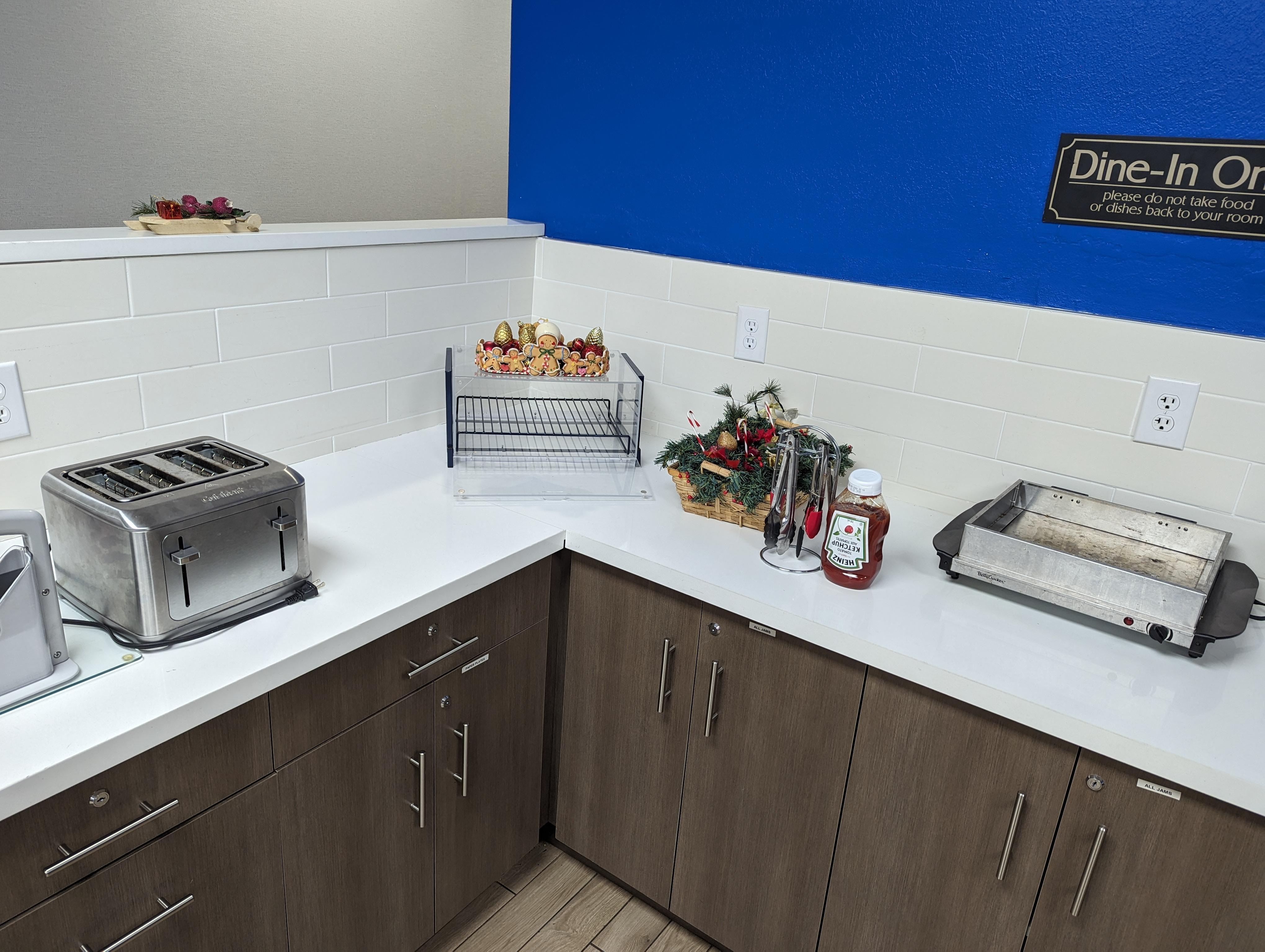 "Continental Breakfast" = Ketchup.