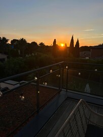 Un petit souvenir photo du magnifique couché de soleil vu de la terrasse!