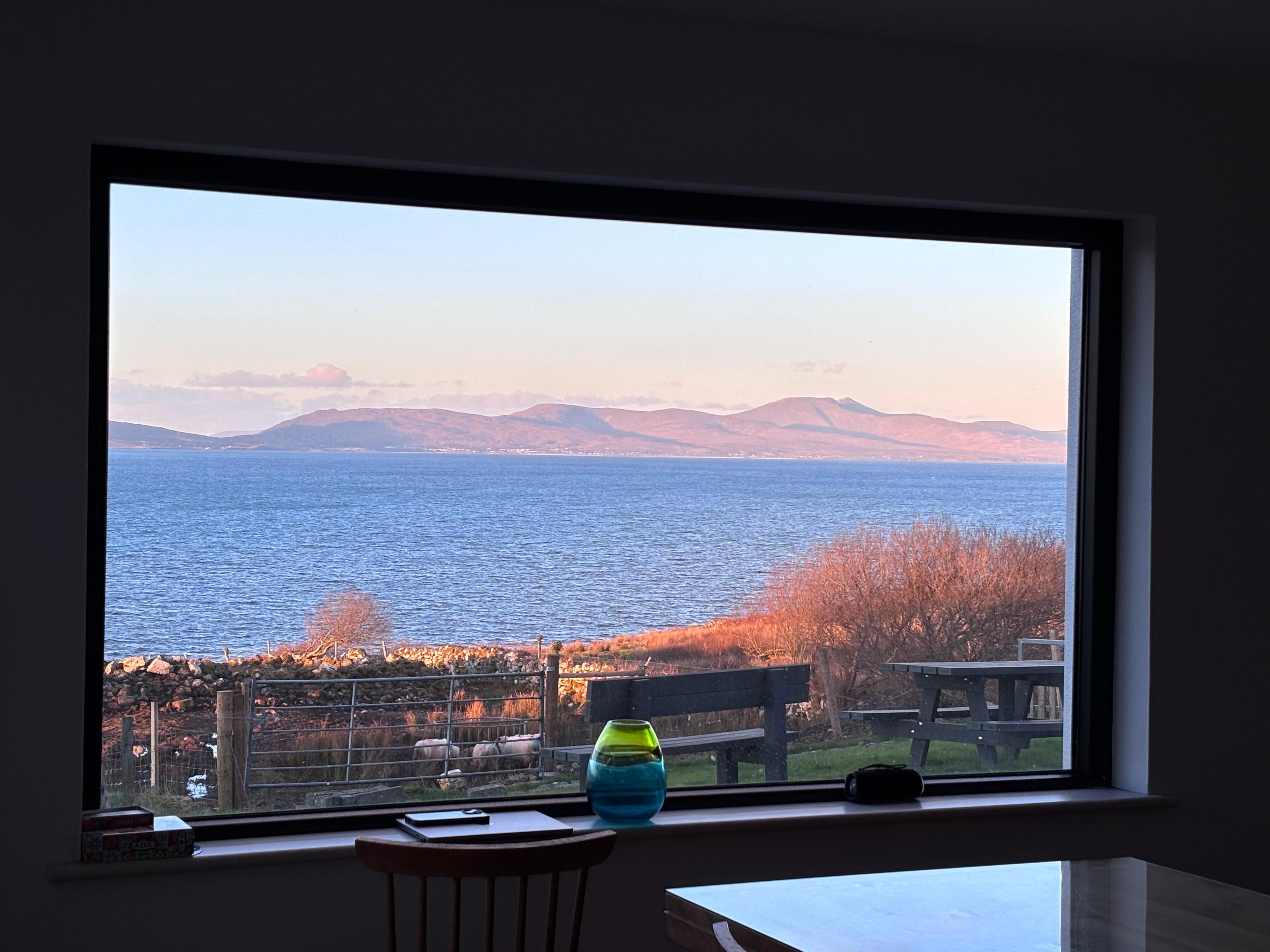 The kitchen table view 😍