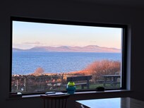 The kitchen table view 😍