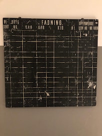 Hotel Ottiliia: formodentligt en original tavle, fra dengang Carlsberg opbevarede øl i horisontale tanke i hotelbygningen.