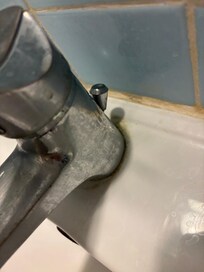 Lavabo salle de bain
Photo que nous avons prise et partagée à notre arrivée avec Abritel et la propriétaire qui n’a pas contesté