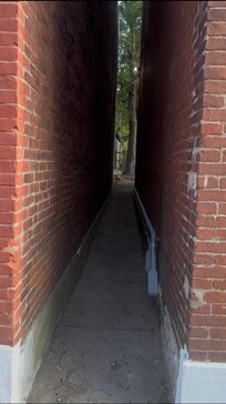 Walk/alley way to the apartment from the street