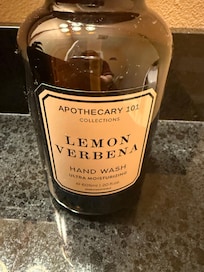 High quality products. Even shampoo conditioner and body was provided. So lovely