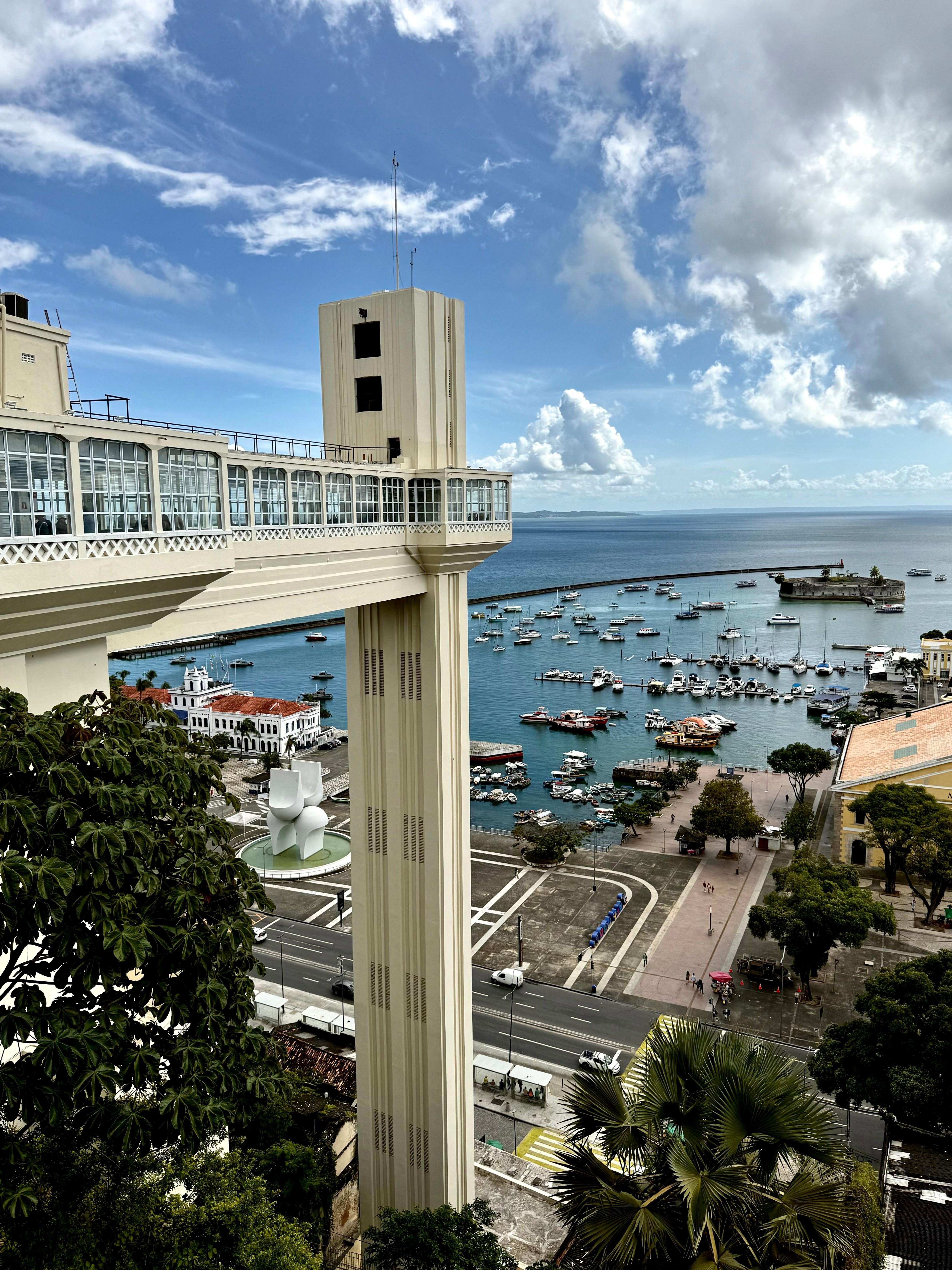 5-7 Minute Walk to Elevador