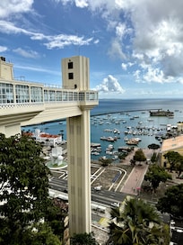 5-7 Minute Walk to Elevador
