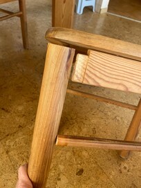 Defekte, wacklige Stühel