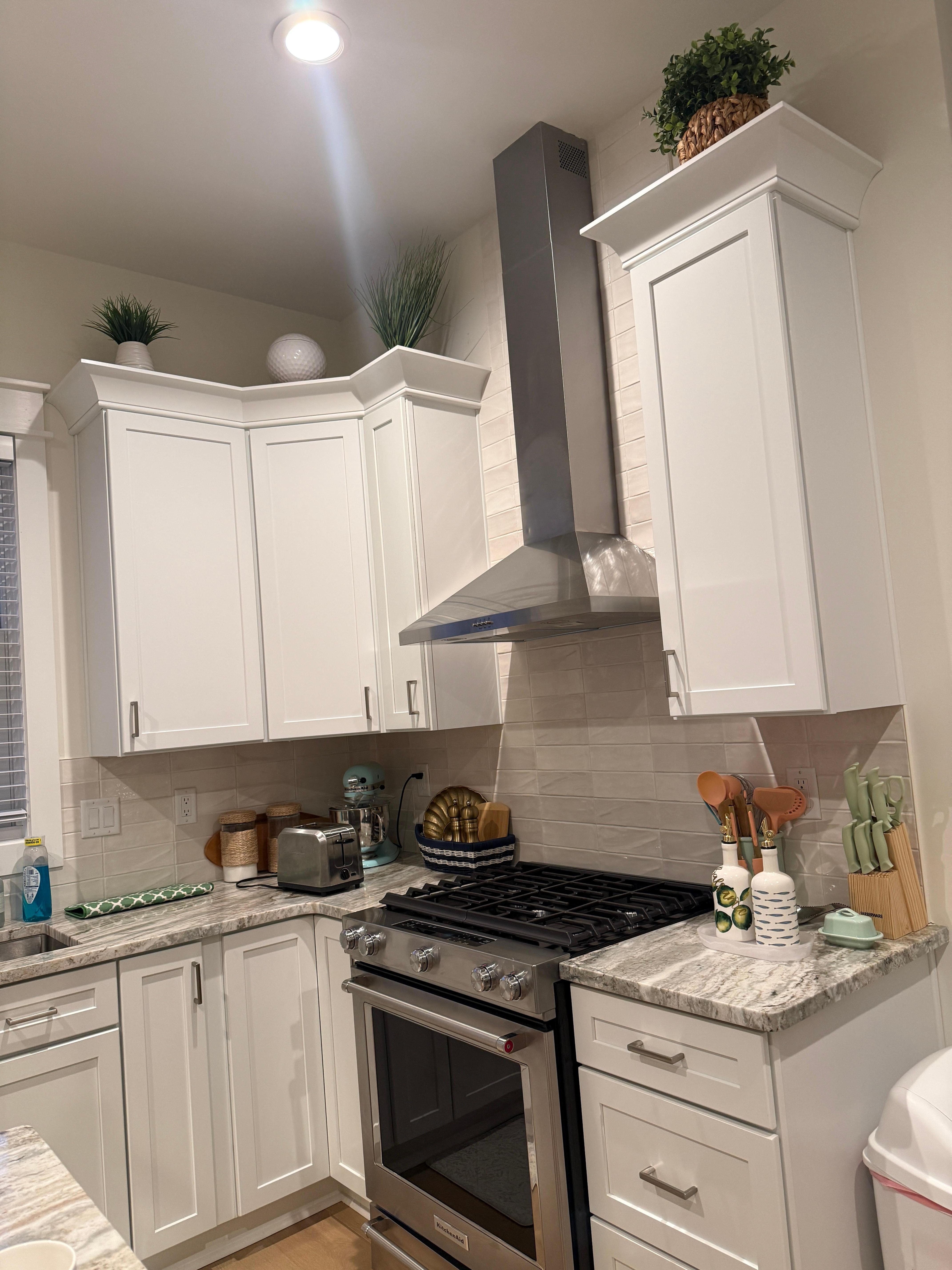 Kitchen with full of wonderful cookware options