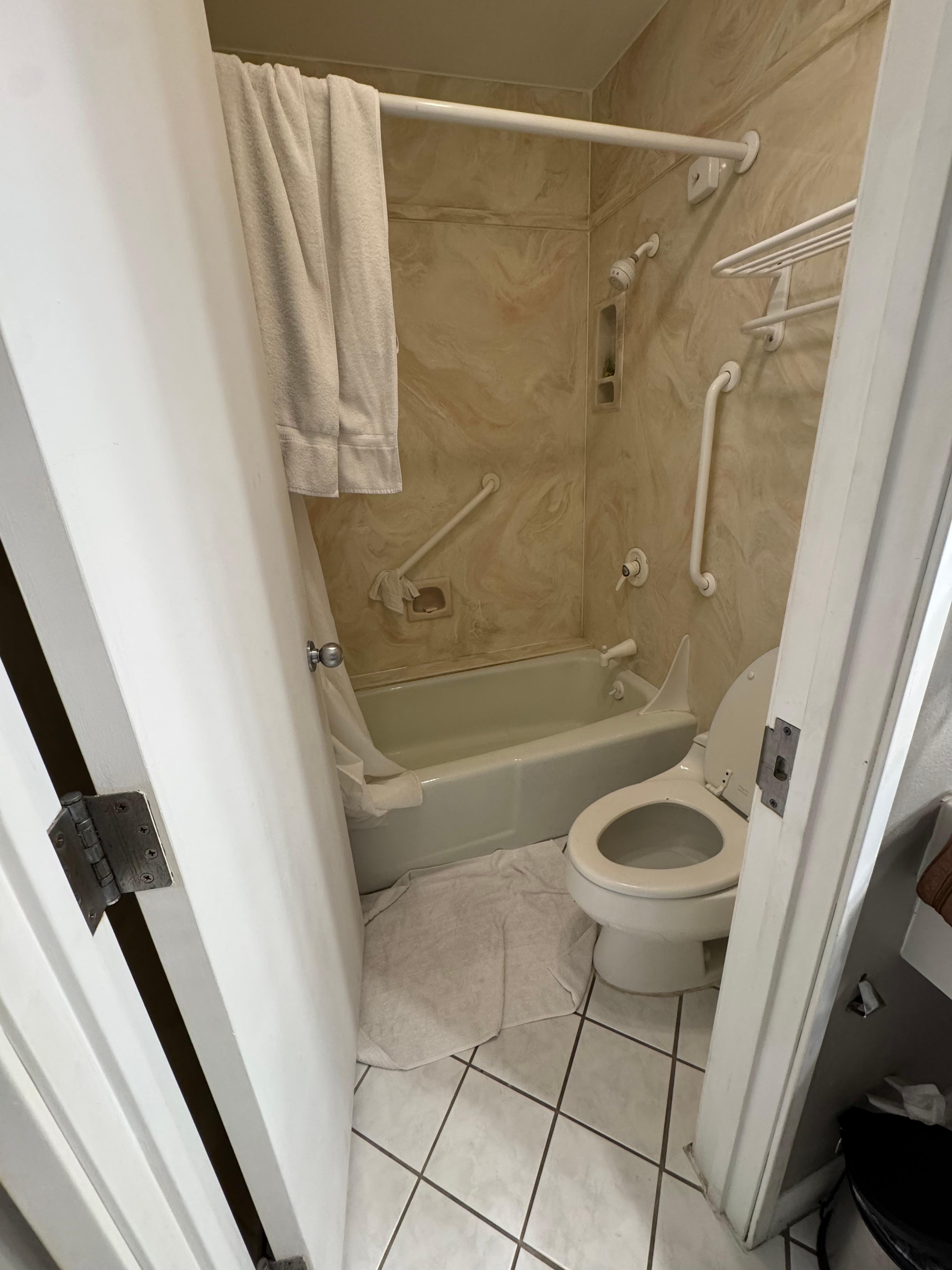 Tiny bathroom 